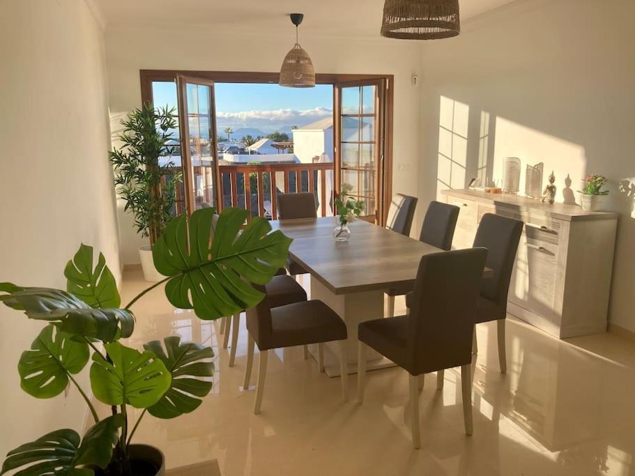 Luxury 4-Bedroom Villa With Heated Pool + Sea View Плая Бланка Екстериор снимка