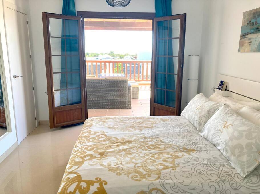 Luxury 4-Bedroom Villa With Heated Pool + Sea View Плая Бланка Екстериор снимка