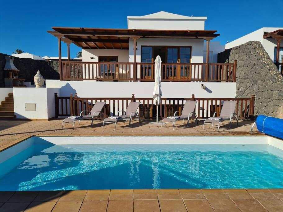 Luxury 4-Bedroom Villa With Heated Pool + Sea View Плая Бланка Екстериор снимка