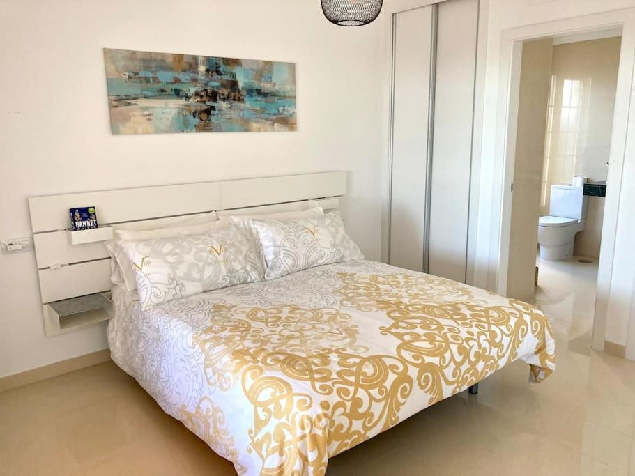 Luxury 4-Bedroom Villa With Heated Pool + Sea View Плая Бланка Екстериор снимка