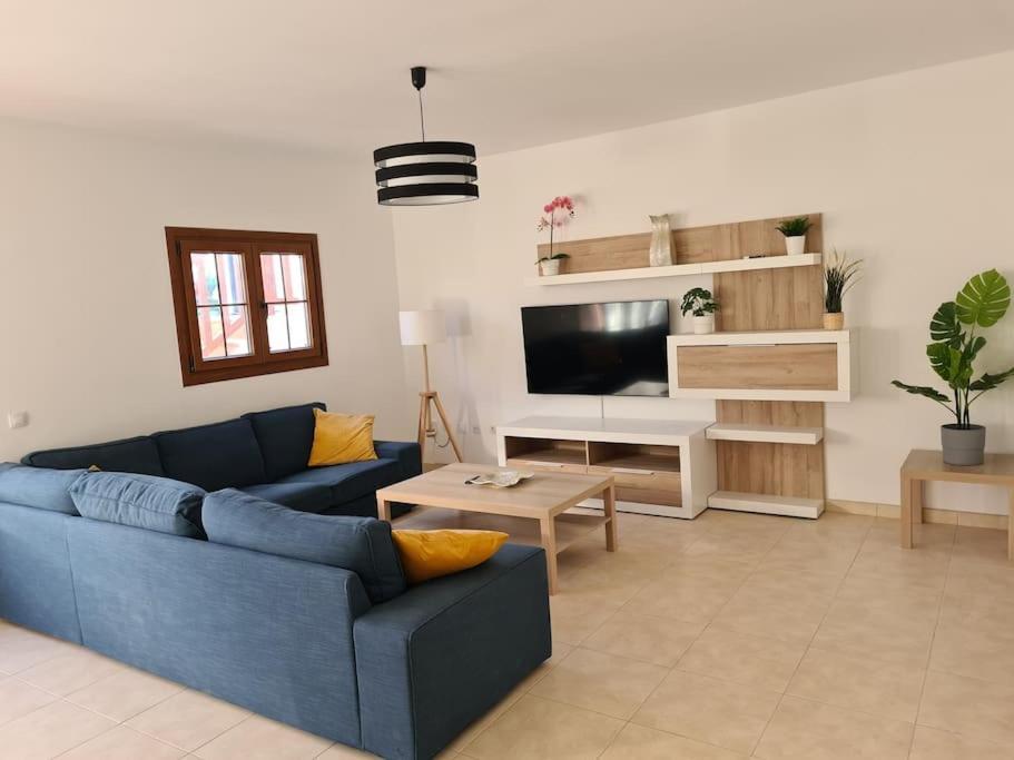 Luxury 4-Bedroom Villa With Heated Pool + Sea View Плая Бланка Екстериор снимка