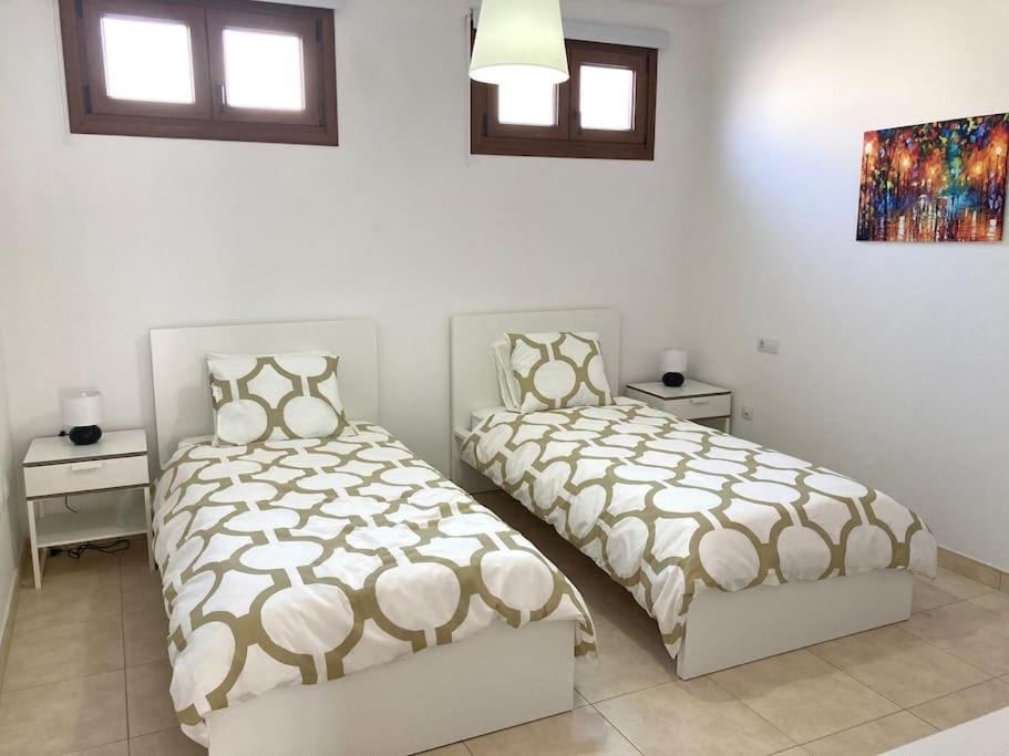 Luxury 4-Bedroom Villa With Heated Pool + Sea View Плая Бланка Екстериор снимка