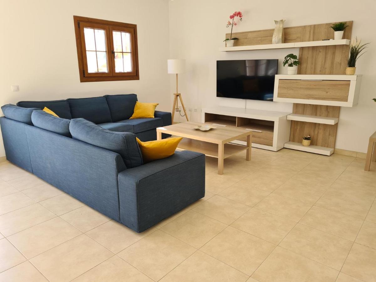 Luxury 4-Bedroom Villa With Heated Pool + Sea View Плая Бланка Екстериор снимка